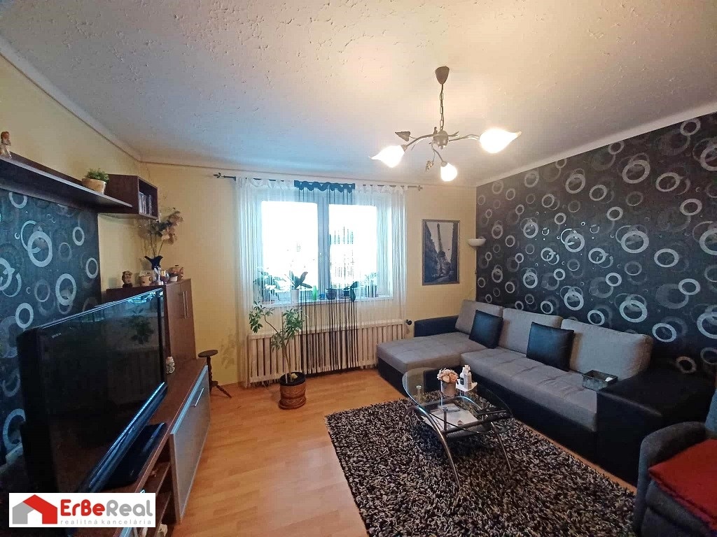 Predaj 3 izbového RD s altánkom, garážou a záhradou - 10