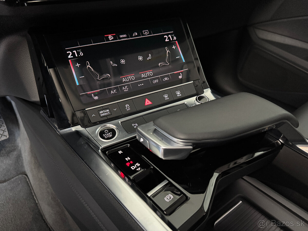 Audi e-tron 55 300KW S-Line Panorama - 10
