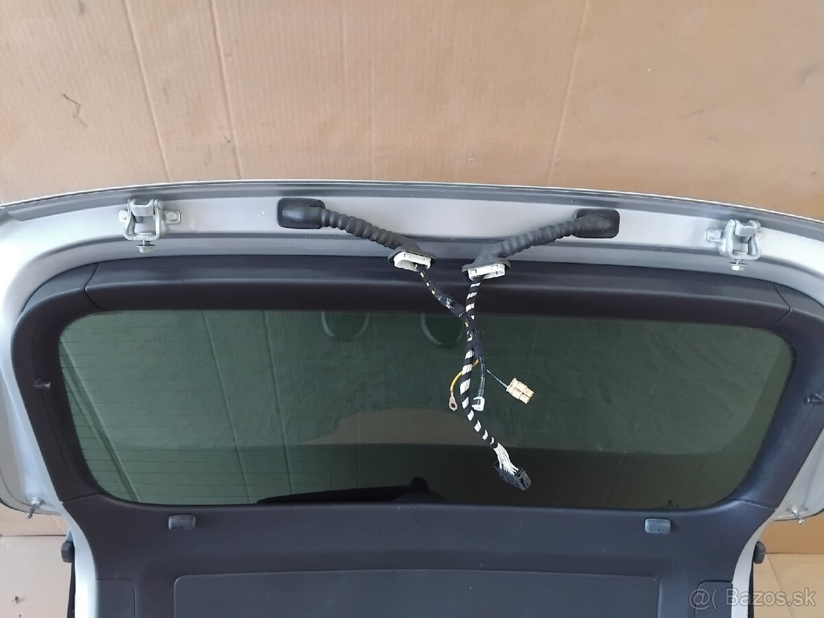 dvere kufra Tiguan 2007-2011 - 10