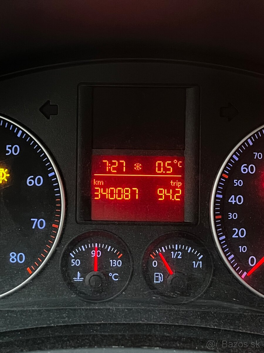 Predám Volkswagen golf 5 1.6 - 10