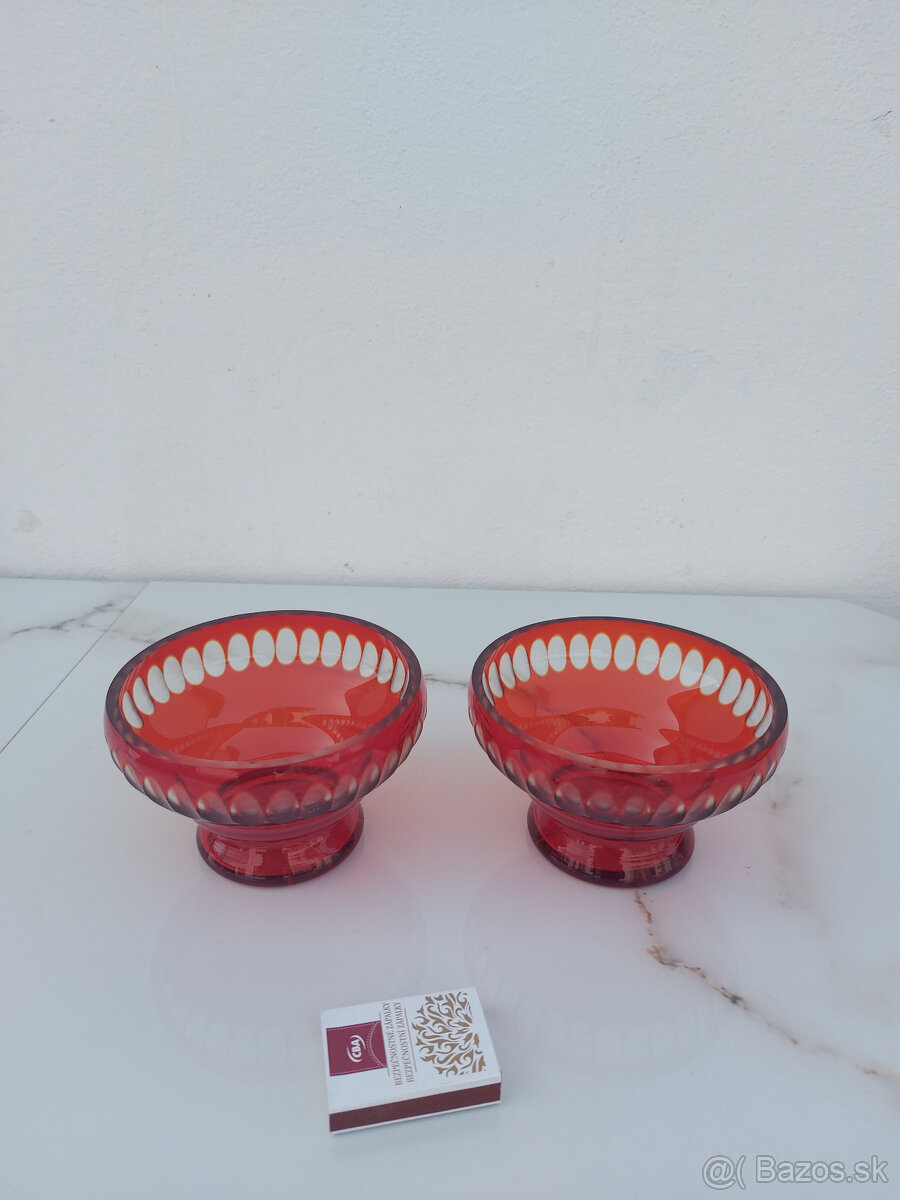 Slko a keramika z vitríny - 10