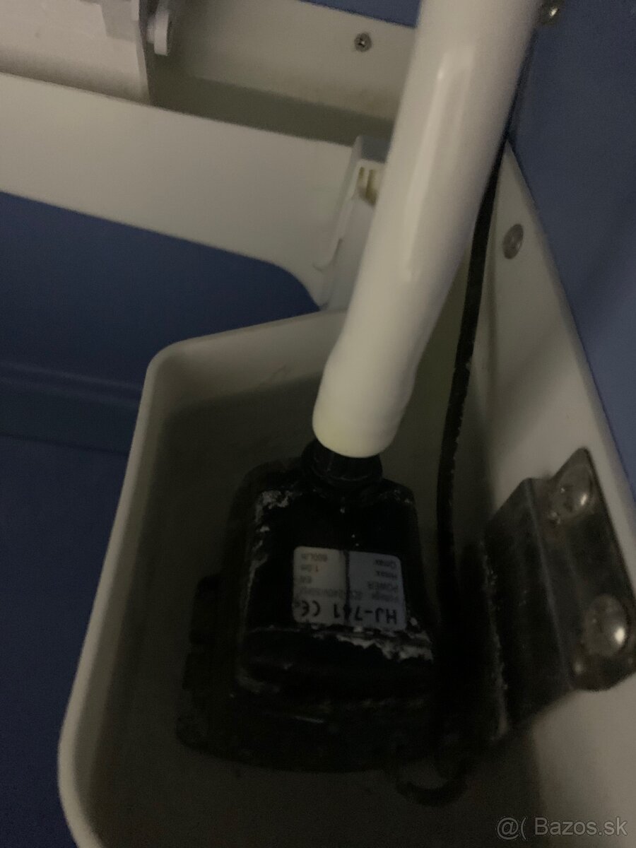 Vyrobník ľadu Vevor - 10