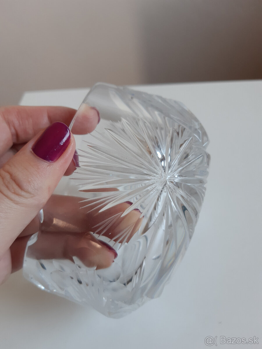 Pribrusované misy a popolník - 10