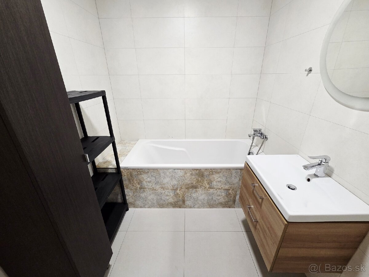 3.-izbový dom v obci Macov - 10