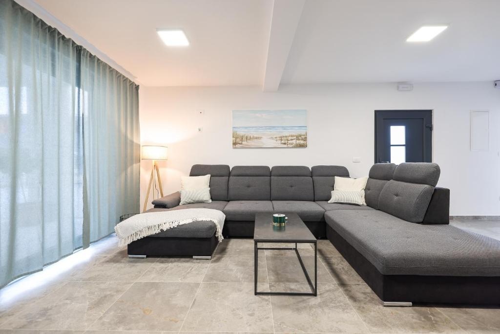 Chorvátsko, luxusná vila 120 metrov od mora. - 10