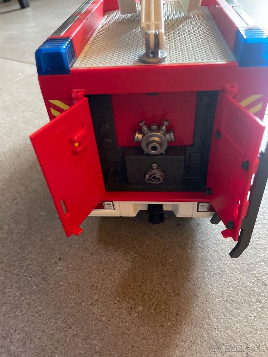 Playmobil hasičské auto - 10