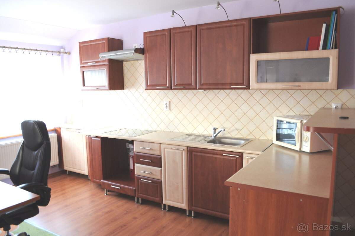 Predám 6-7 izbový dom - 10