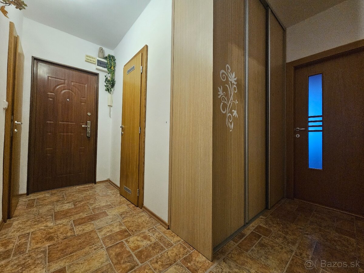 Ponúkam Vám na predaj 4 izbový byt v úplnom centre mesta. - 10