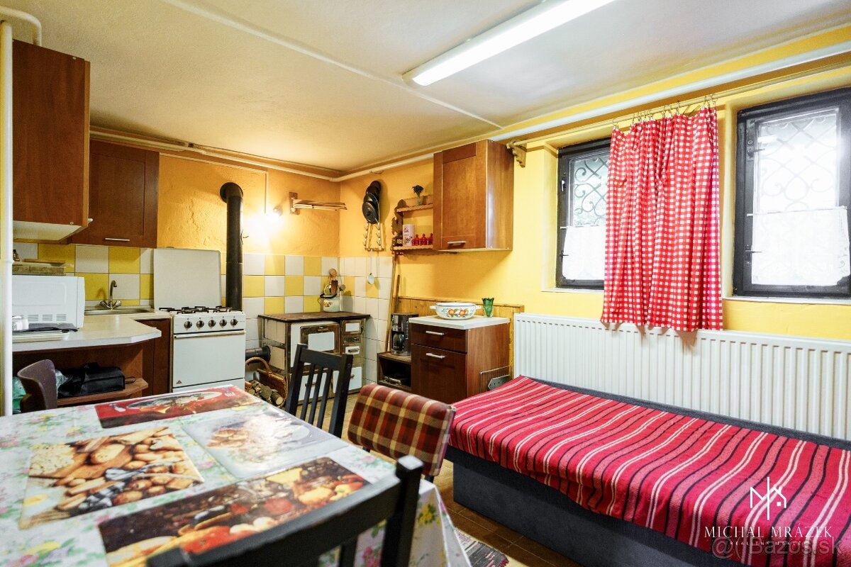 Ponúkame Vám exkluzívne na predaj rekreačnú chatu v časti Lá - 10