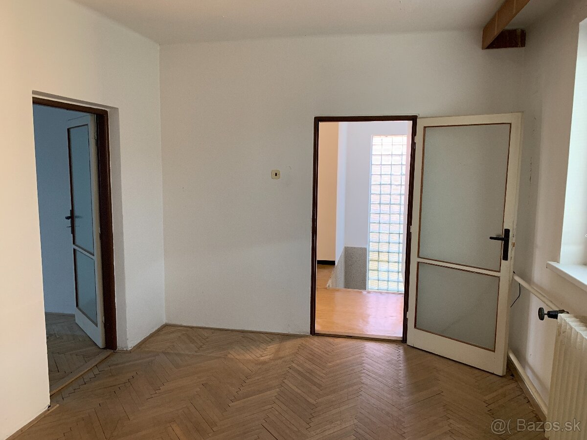 Predáme dom v krásnom prostredí centra Serede - 10