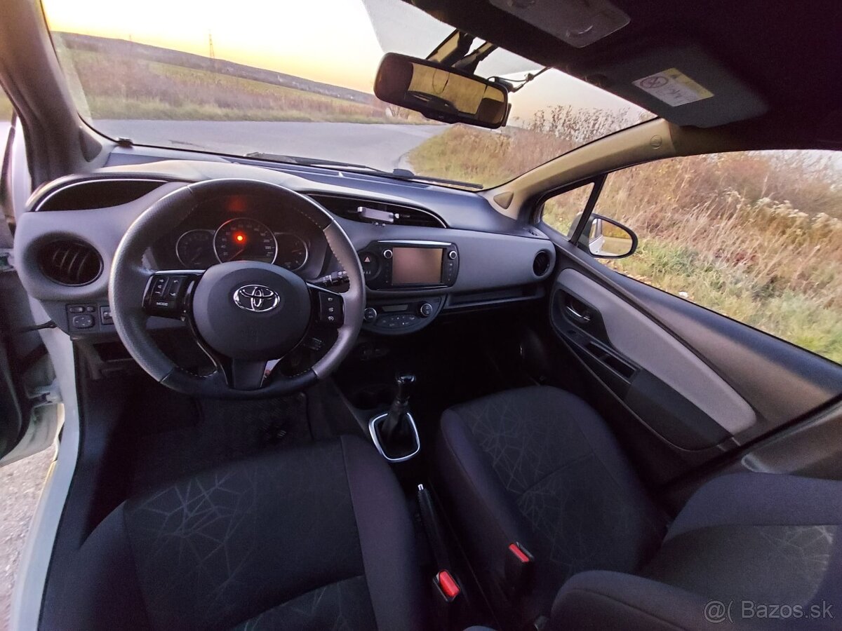 Toyota Yaris 1.33l benzín, 74 kW – výborný stav, plná výbava - 10