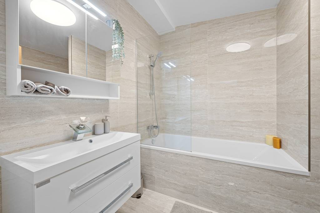 Výnimočný, luxusný, nový 4-izb. byt, centrum Záh. Bystrice - 10