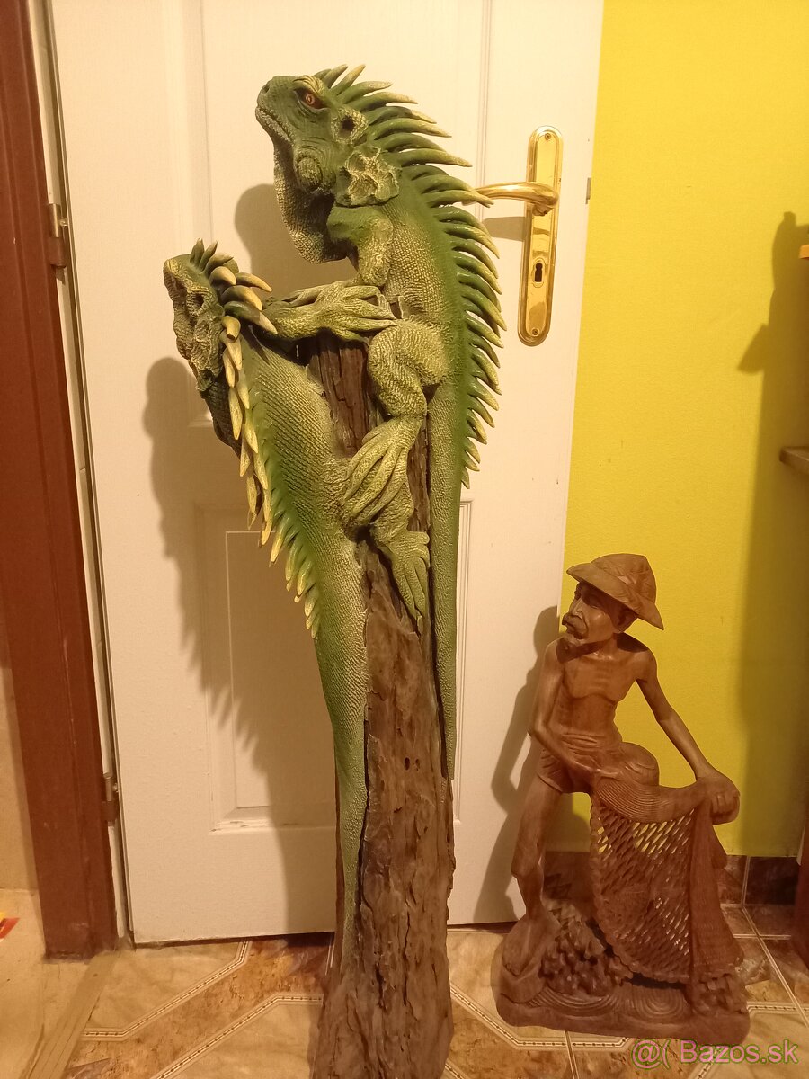 Drevené sochy leguány a Loviaci rybár - 10
