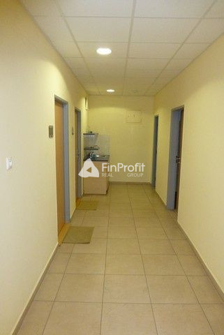 Kancelária s parkovacím miestom zdarma na prenájom - 52,10 m - 10