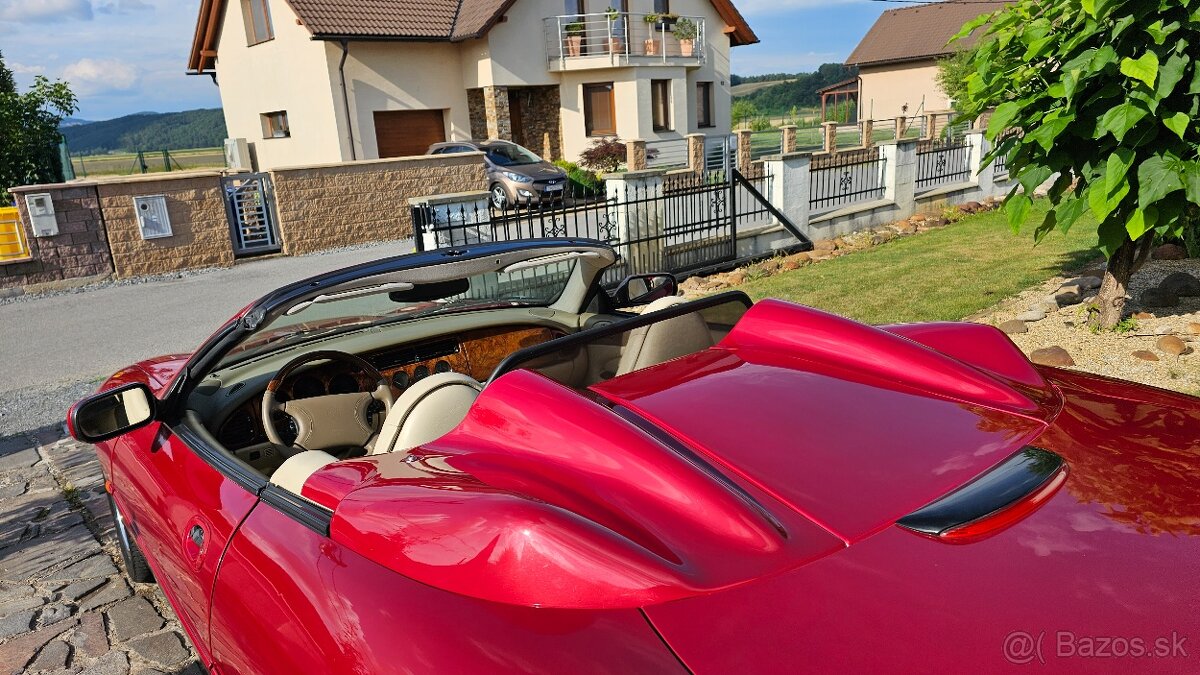 Jaguar XK8 V8 Convertible - 10