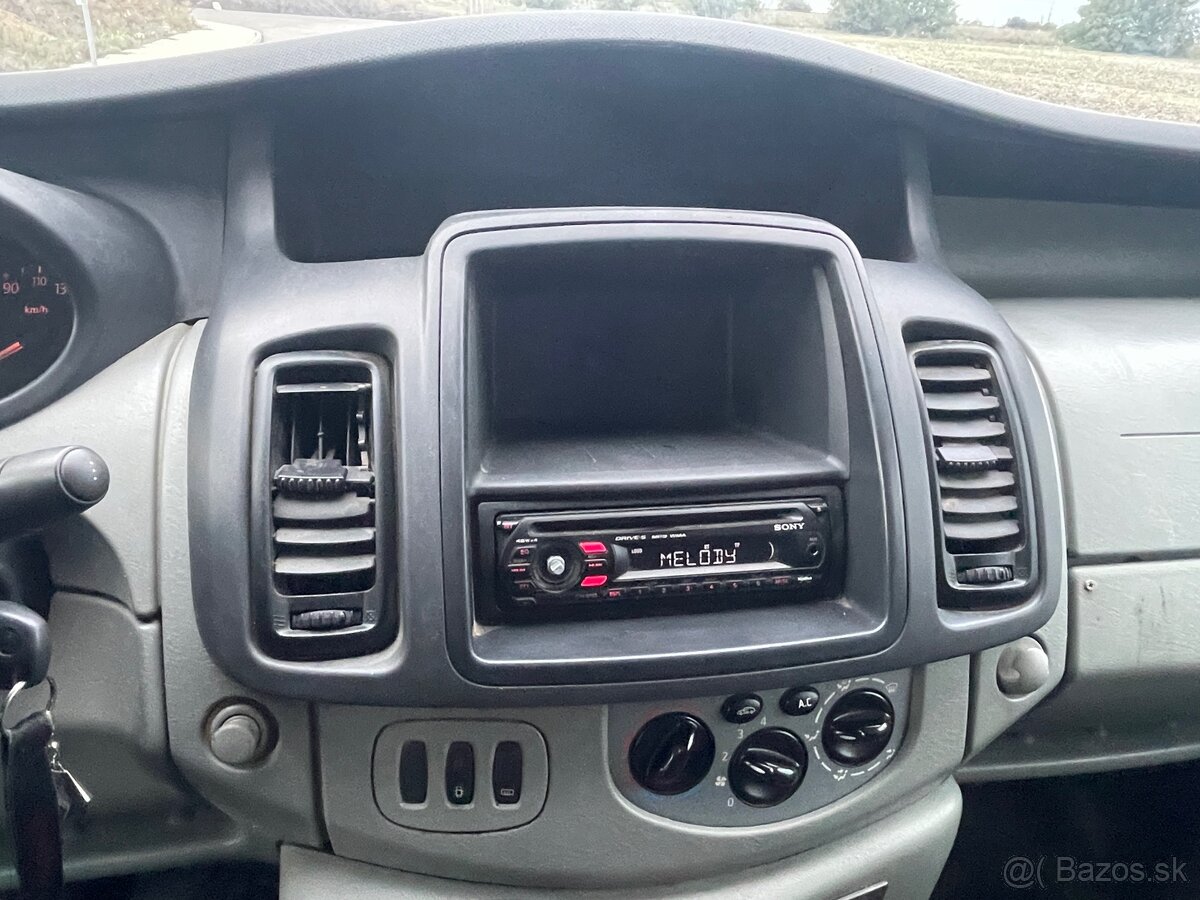 Renault Trafic 2.0dci - 10