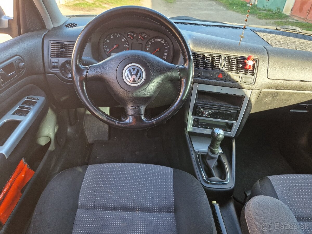 Volkswagen golf 1.6i 77kw 16V. r.v.2004 - 10