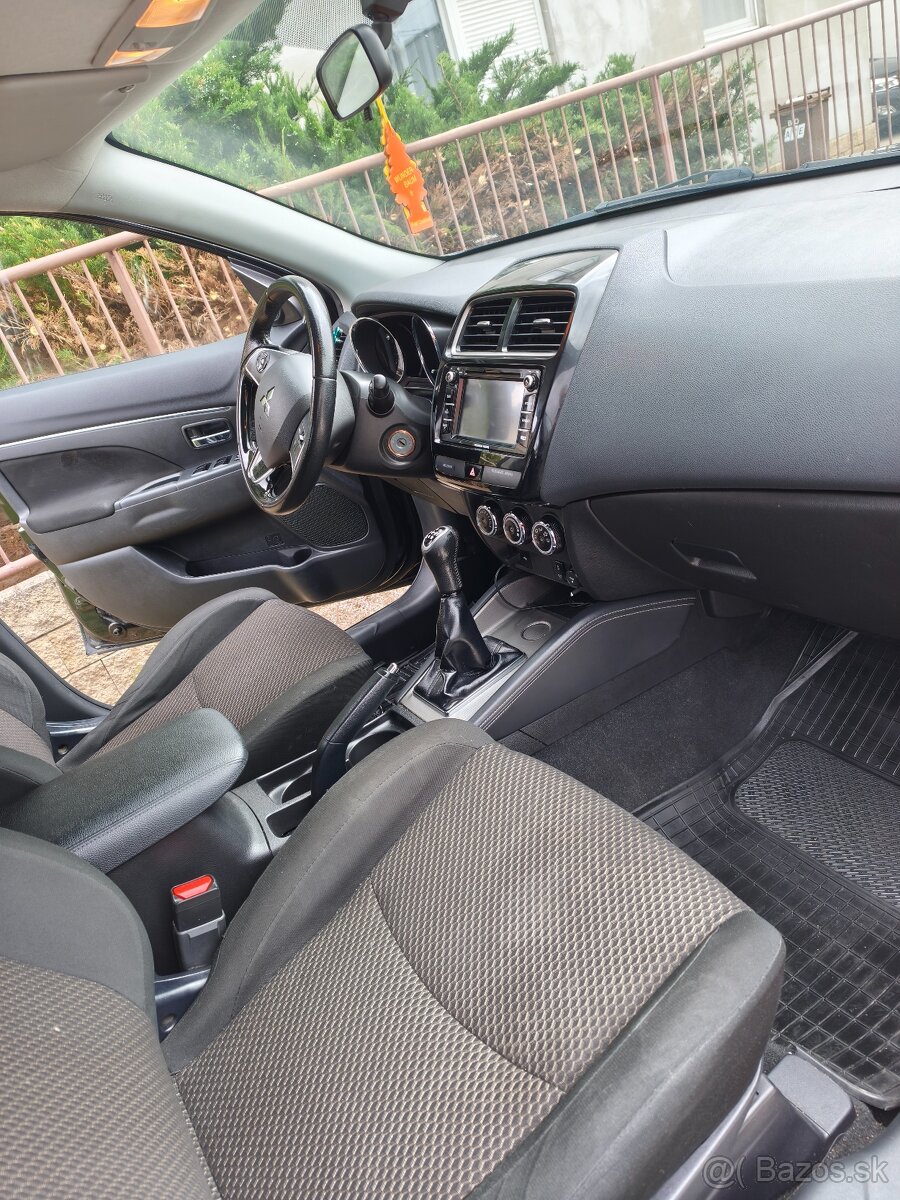 Mitsubishi ASX - 10