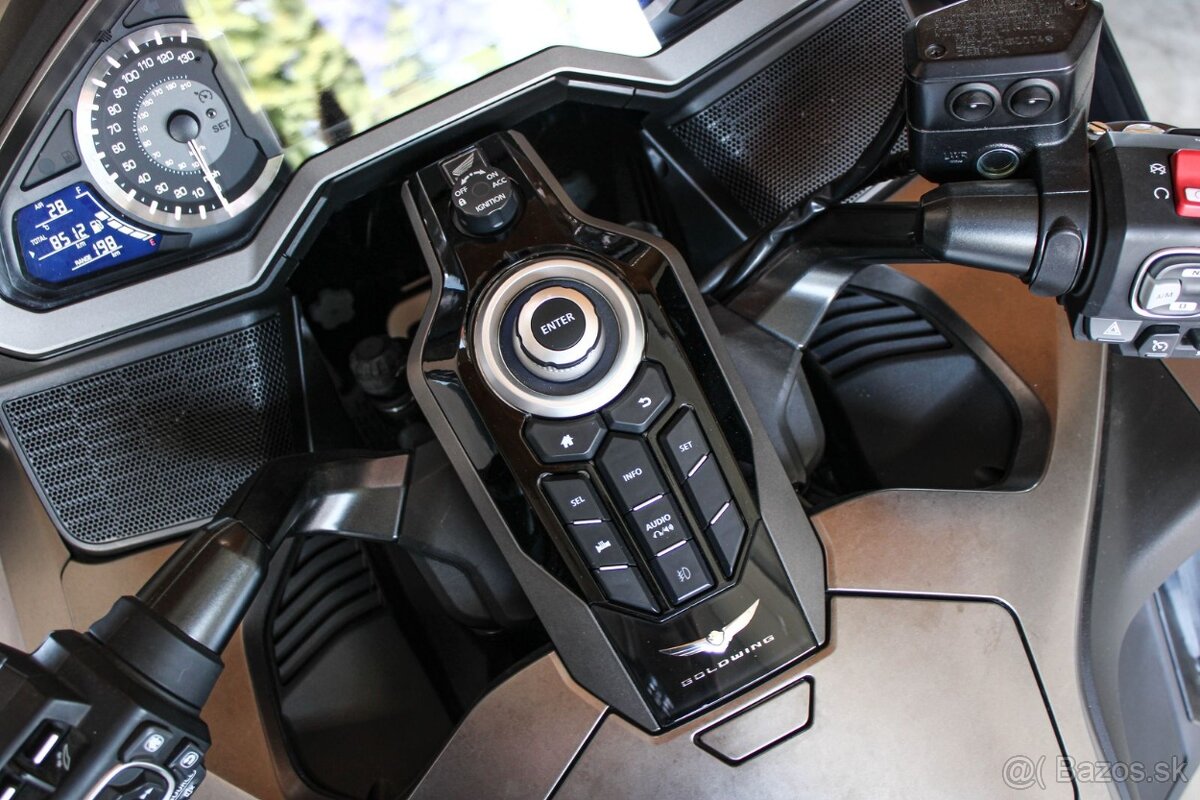 Honda GL 1800 GOLDWING - 10