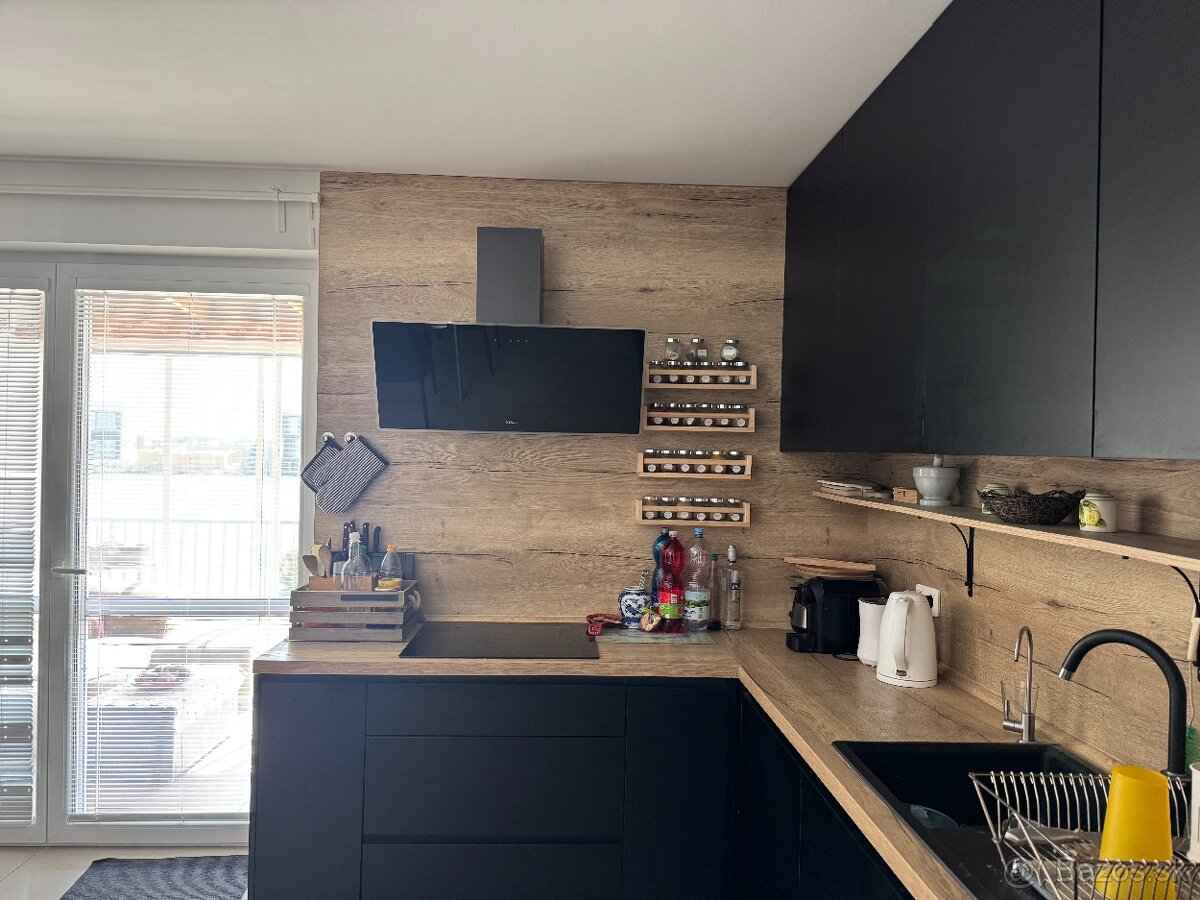 PREDAJ - RD pri súkromnom jazere - Boldog - 10