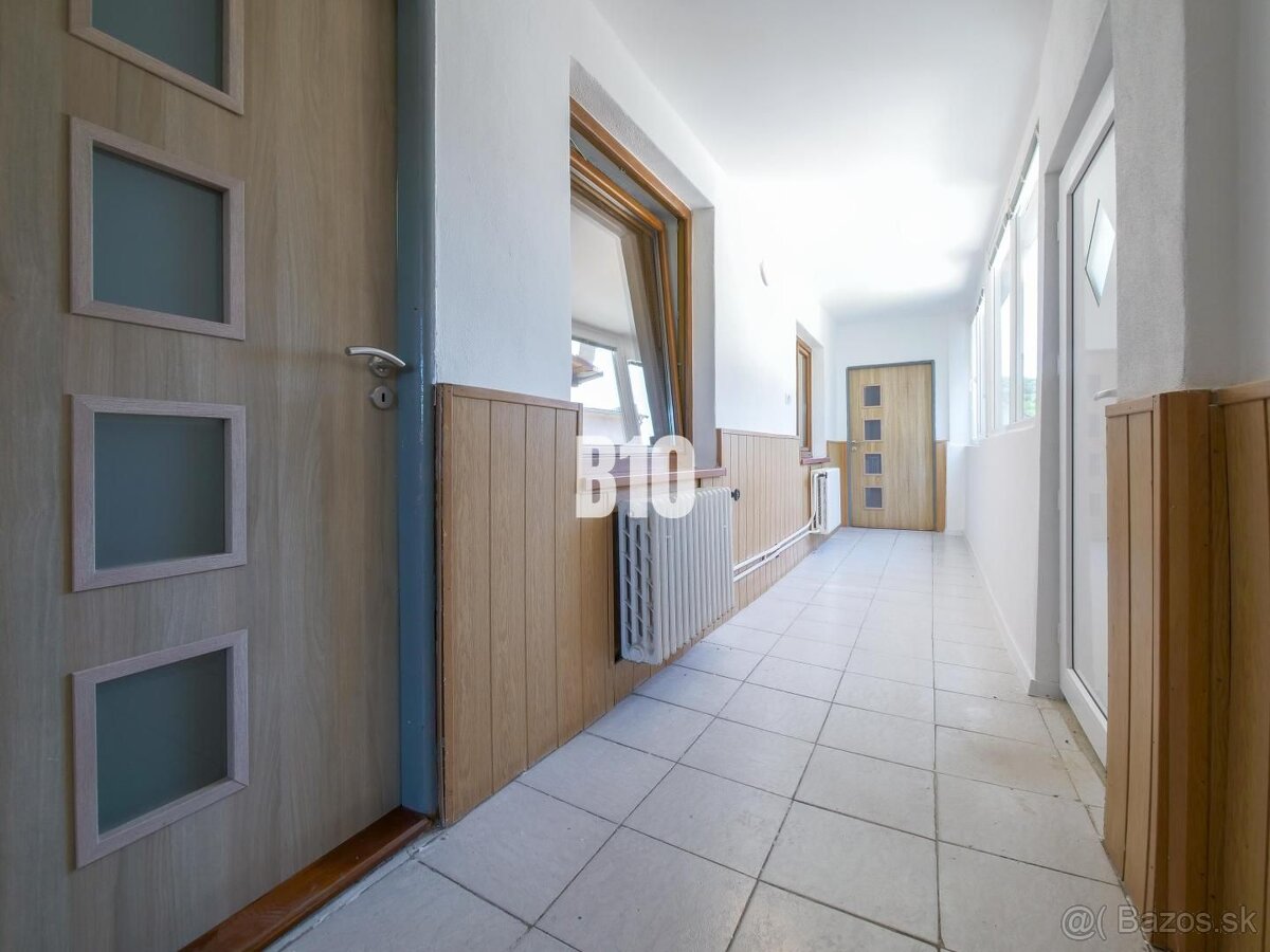 REZERVOVANÉ Čiastočne zrekonštruovaný 4 izbový rodinný dom - - 10