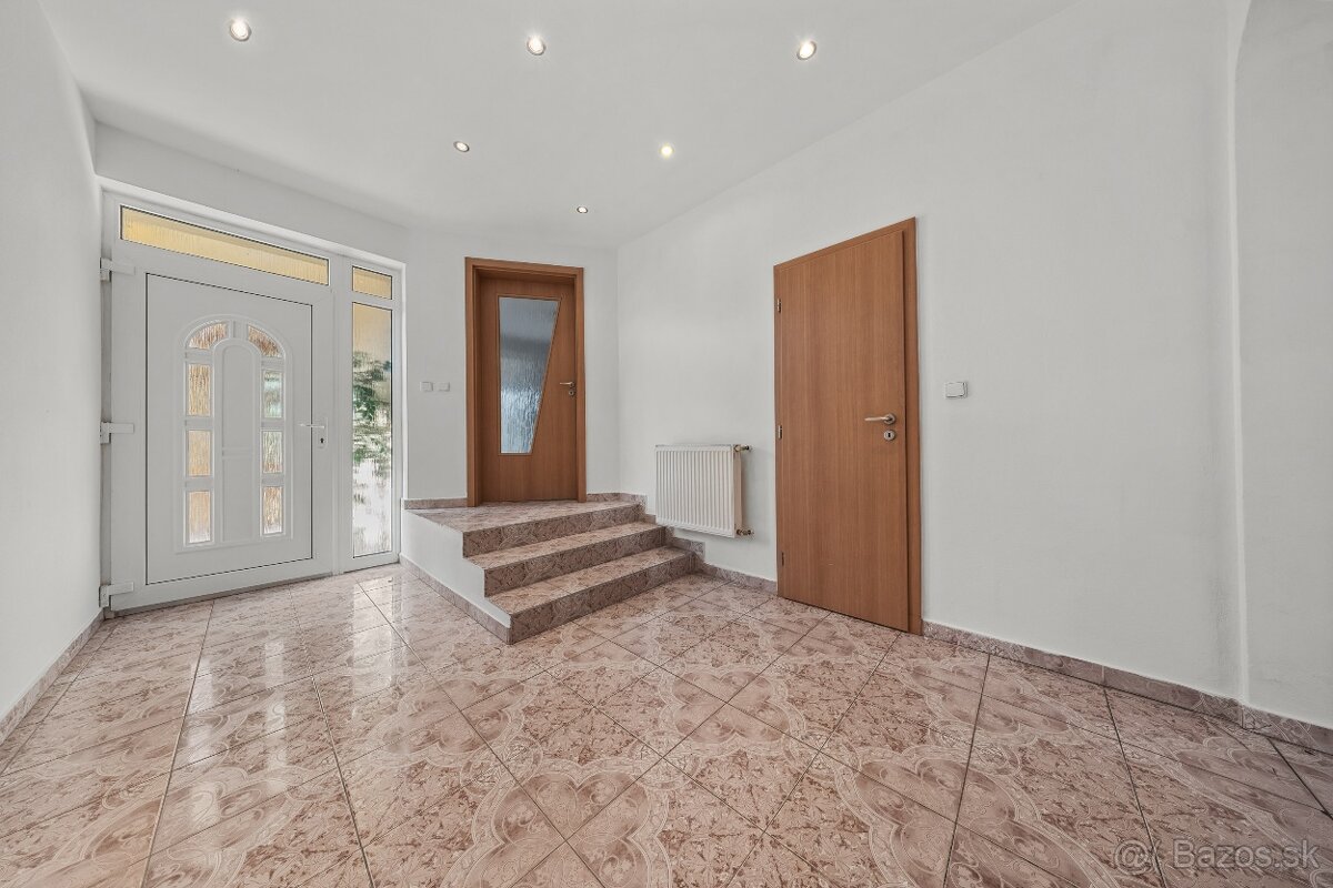 4-IZBOVÝ RODINNÝ DOM S GARÁŽOU, ZIMNOU ZÁHRADOU A PIVNICOU - 10