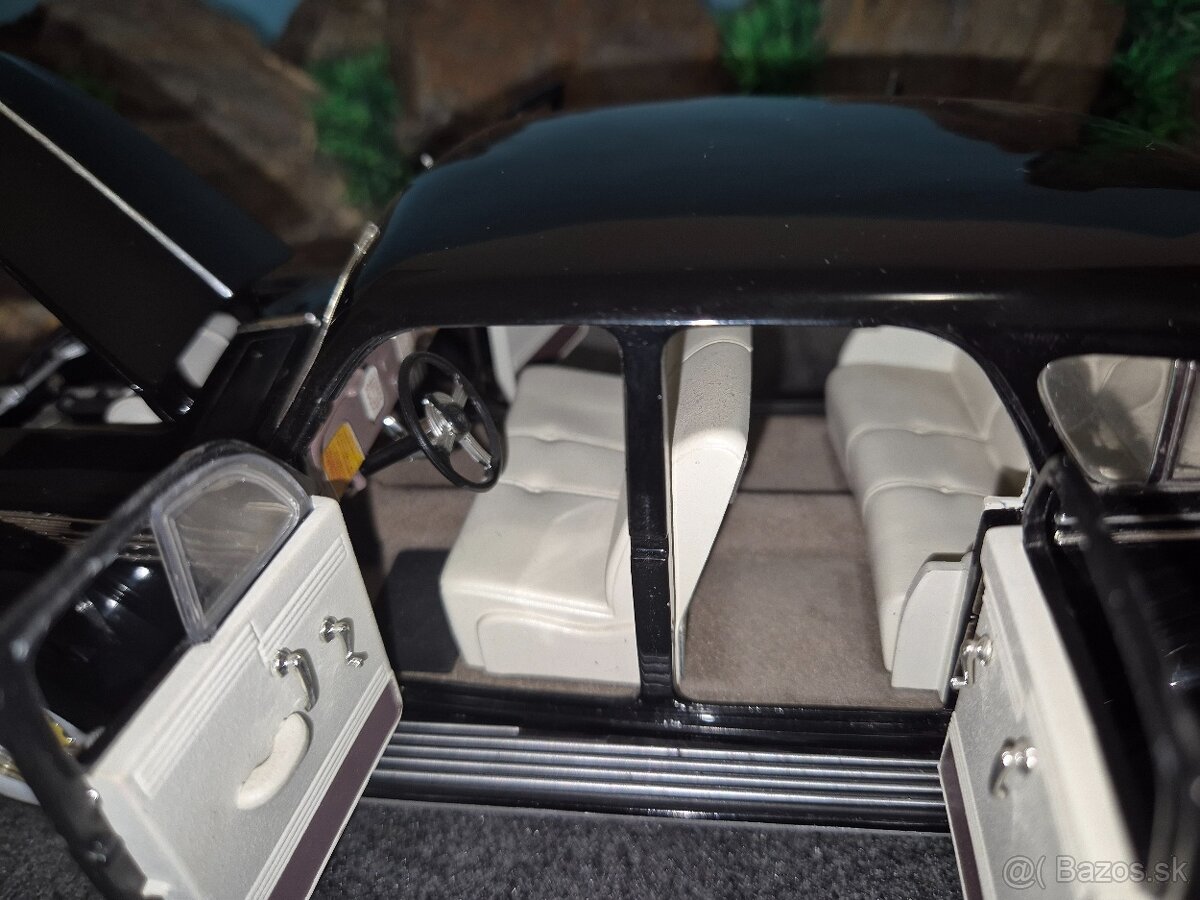 Prodám model 1:18 Chrysler airflow 1936 - 10