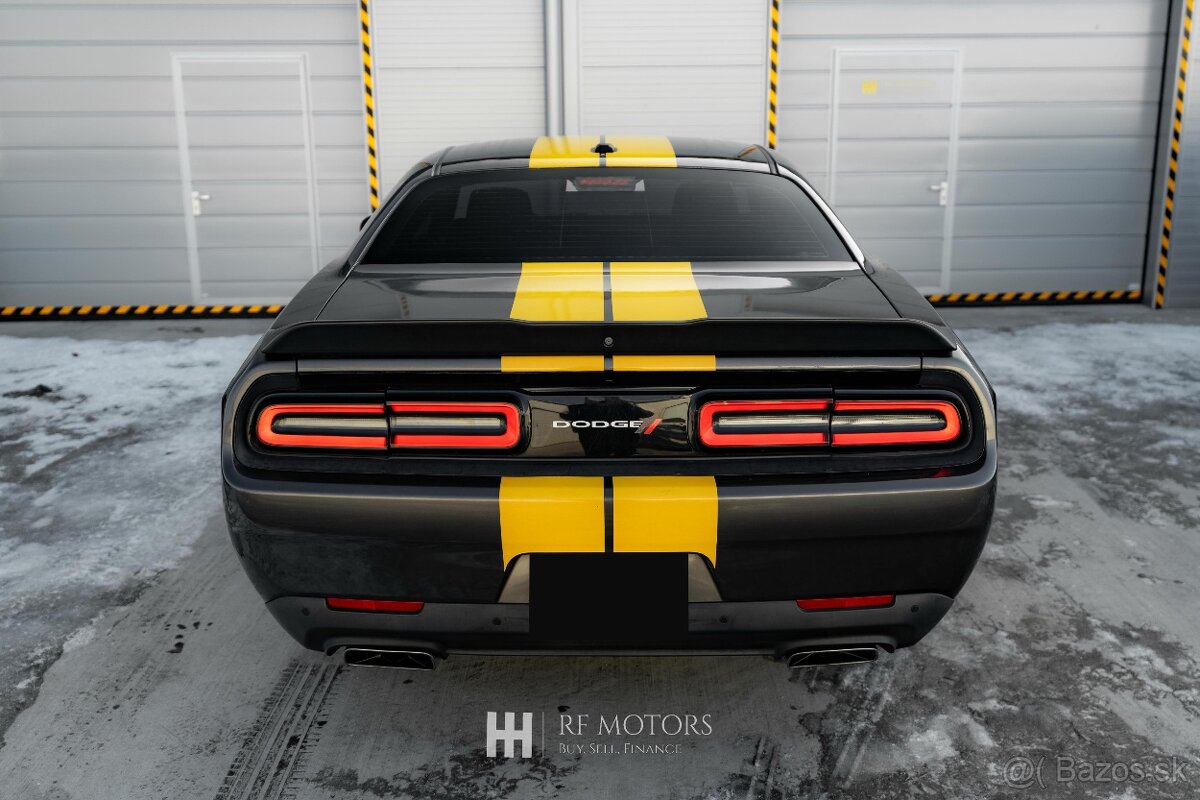 Dodge Challenger - 10