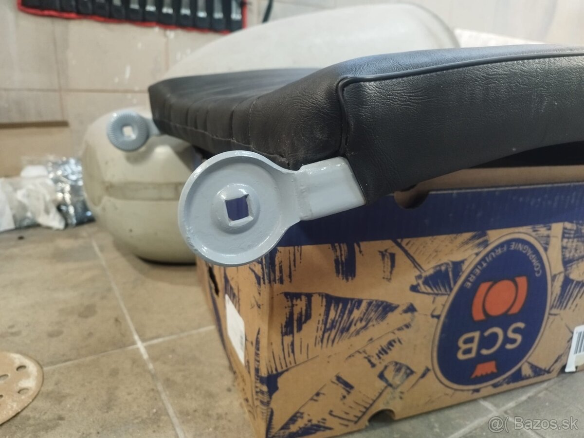 Predám sedačky+tapacír do dverí-komplet - 10