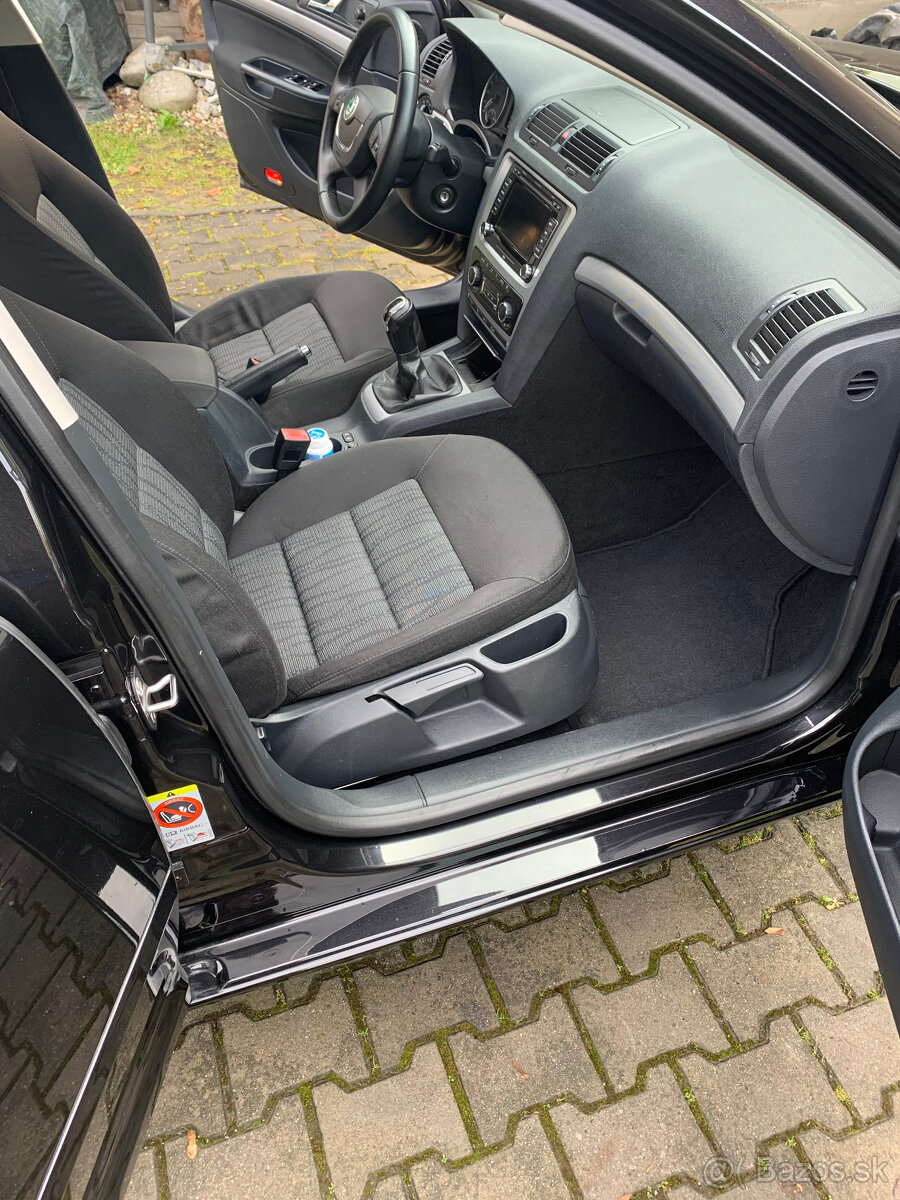Škoda Octavia II Combi 1.6 TDI CR Elegance - 10