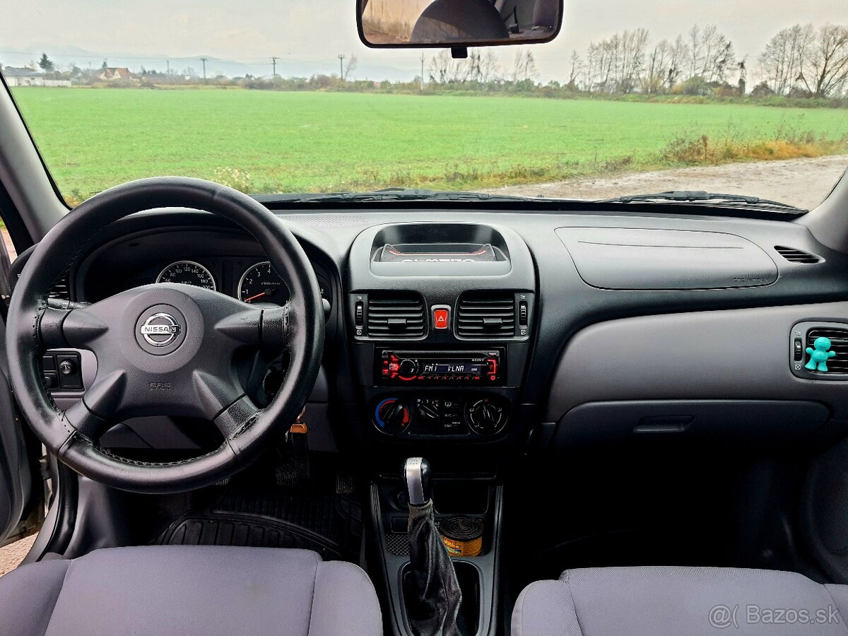 Nissan Almera N16 Hatchback (2003) - 10