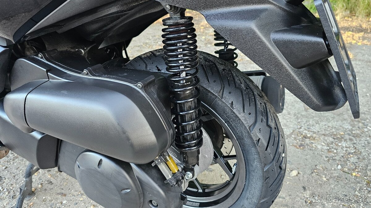 Yamaha X-MAX 250 ABS r.v. 2016 - 10