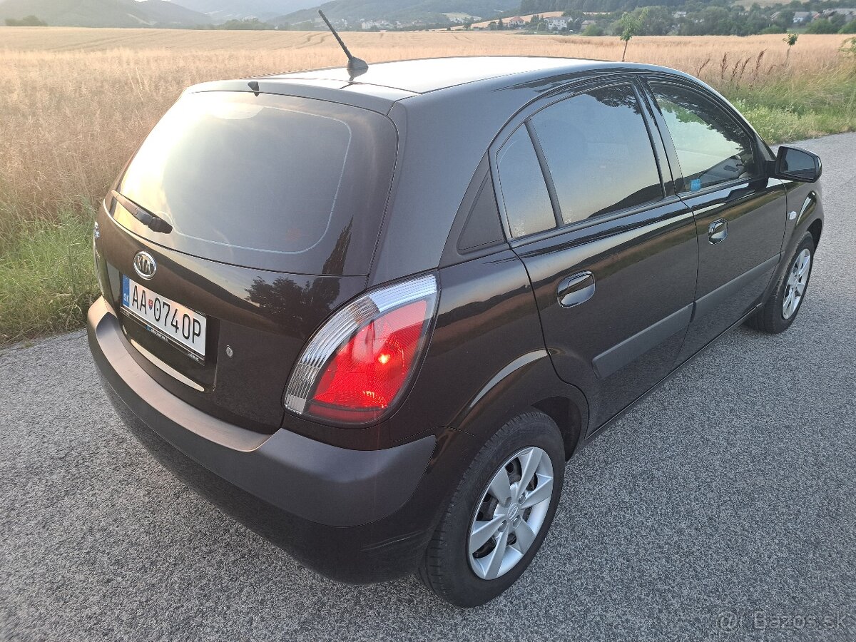 94 tisíc km Kia Rio - 10