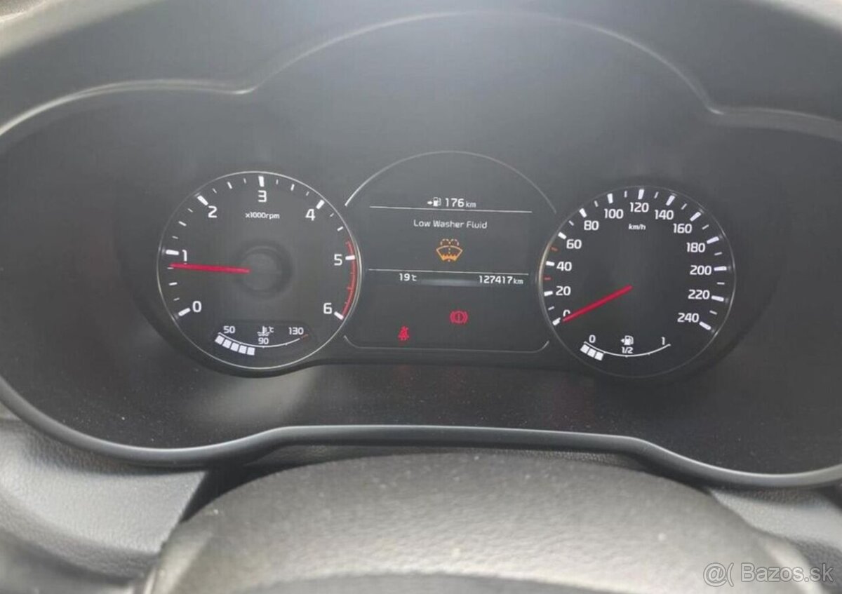 Kia Carens 1.7 - 1. MAJ - 7 MÍST - 10