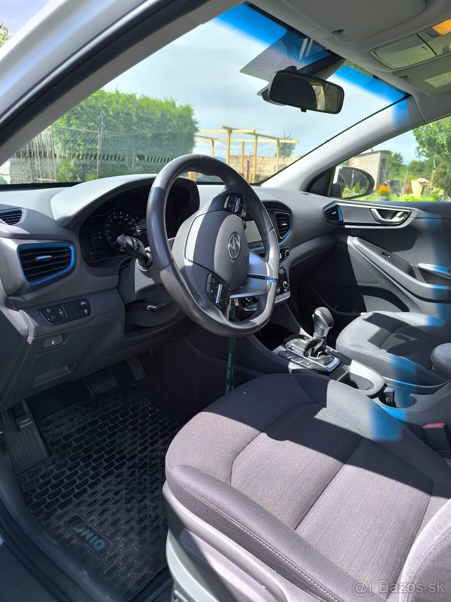 Hyundai IONIQ hybrid - 10