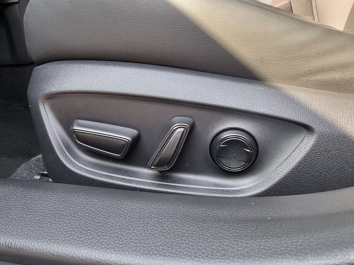 Toyota Prius 2.0 Plug-in Hybrid e-CVT za 34.990 € s DPH - 10