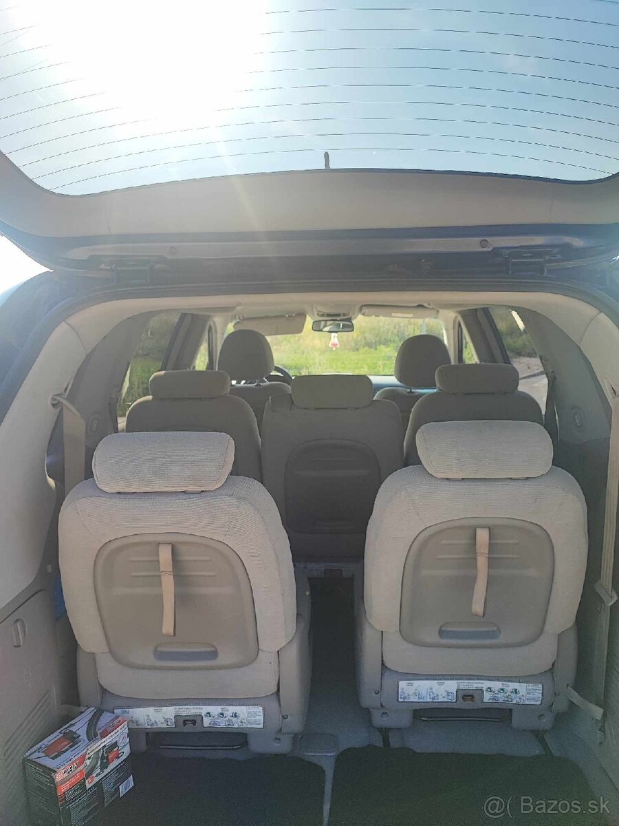 Kia Carnival 7 miestne - 10