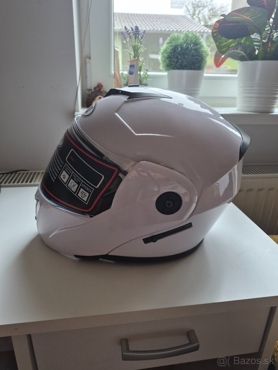 Vyklopna prilba - 10