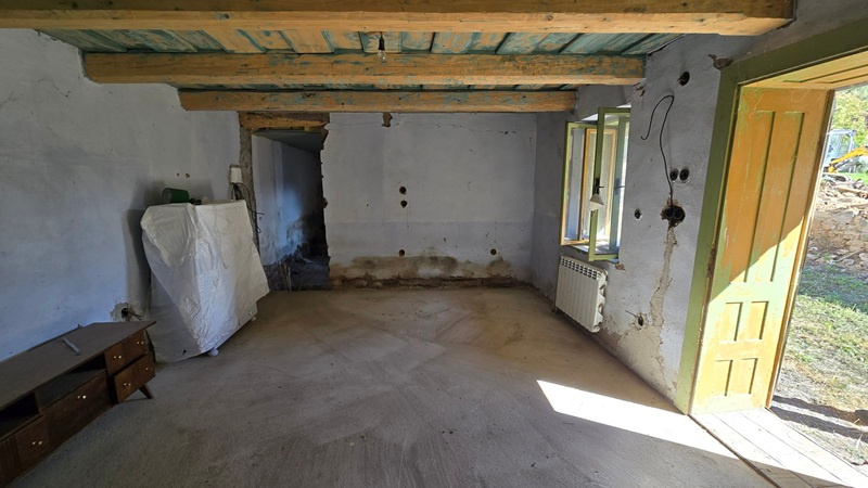 Dve chalupy v malebnej obci Devičany s pozemkom 2979 m2 - 10