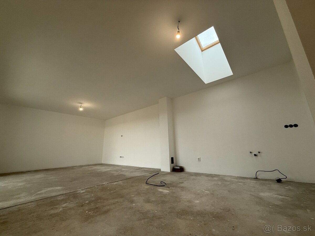 NOVOSTAVBA - ZLATÉ MORAVCE - 10