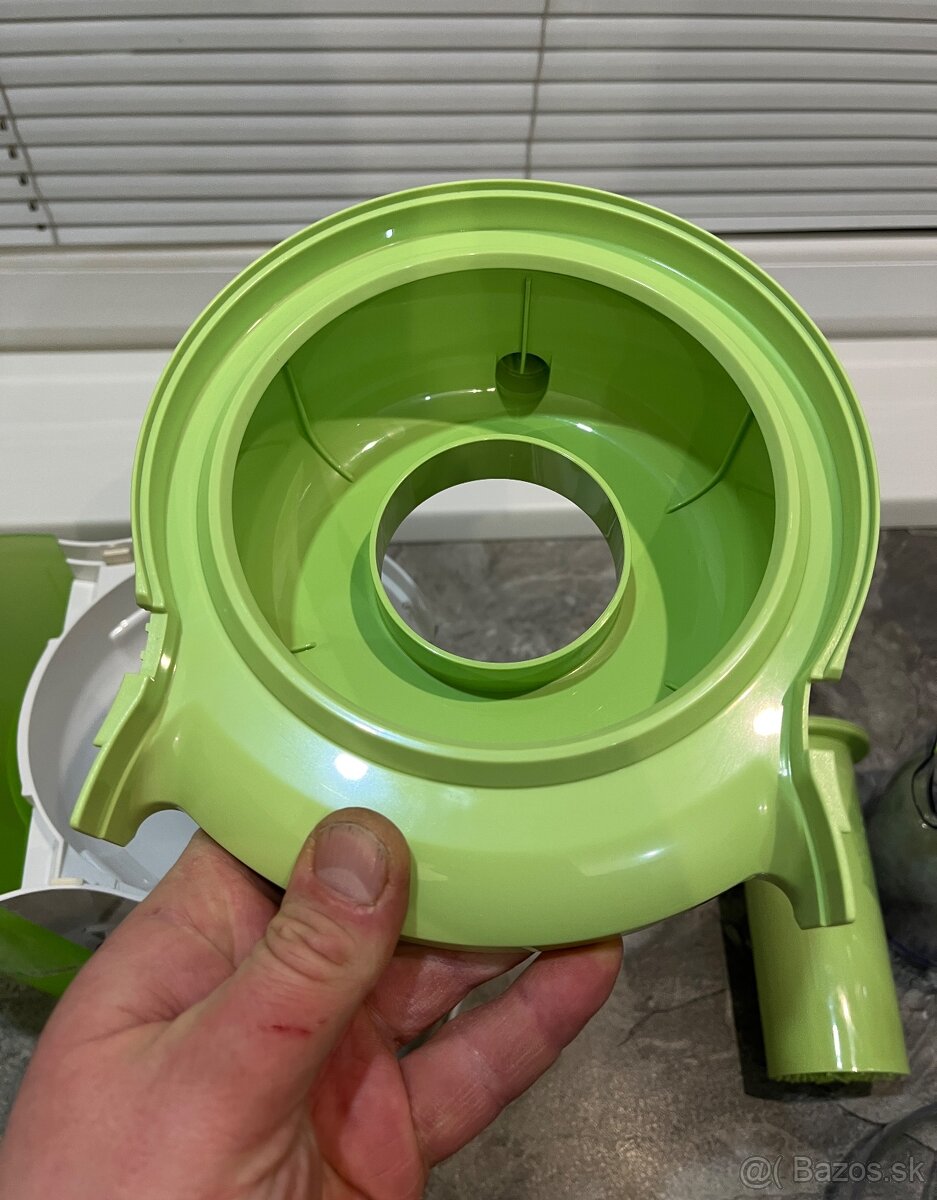 Odšťavovač Bosch MES25G0 700w - 10