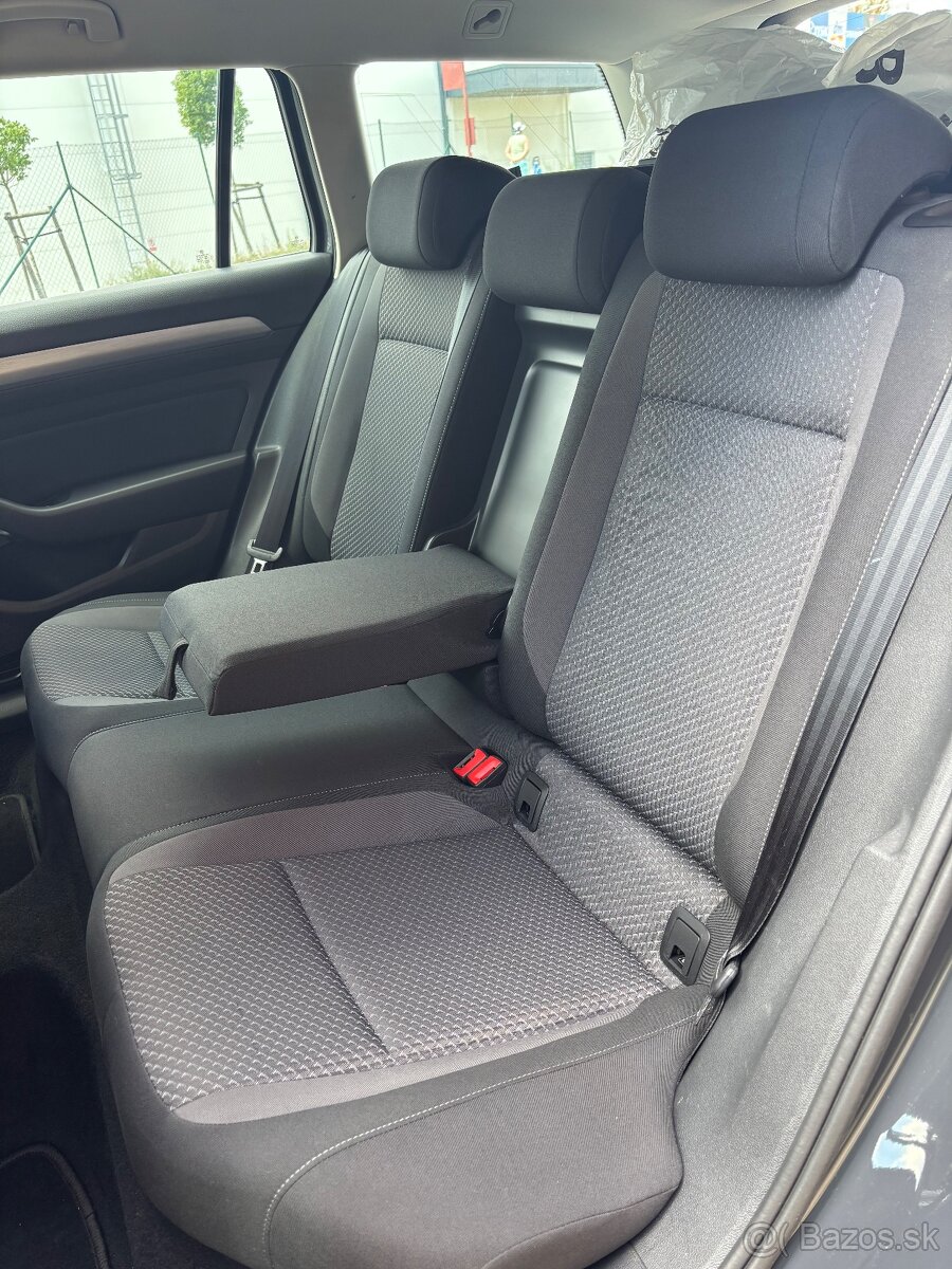 Volkswagen Passat Variant 2.0 TDI EVO Elegance DSG - 10