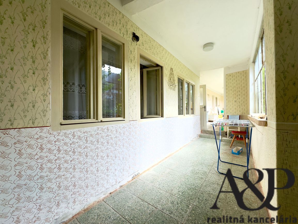 NA PREDAJ 4 IZB. RODINNÝ DOM, POZEMOK 1166M2, KOVÁLOVEC, okr - 10