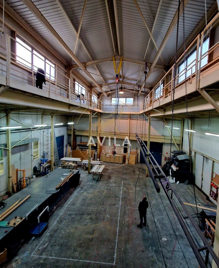 NA PREDAJ: Rozsiahly komerčný areál s pozemkom 1ha v Čachtic - 10