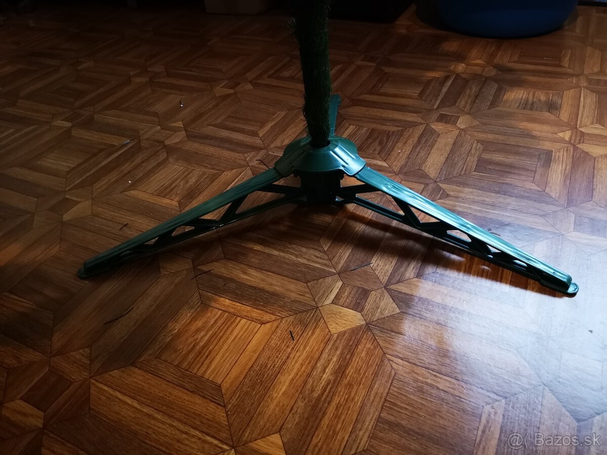 Umelý vianočný stromček - 10