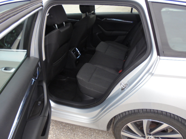 Škoda Octavia Combi 2.0 TDI 110 kw, DSG Style Virtual Cocpit - 10