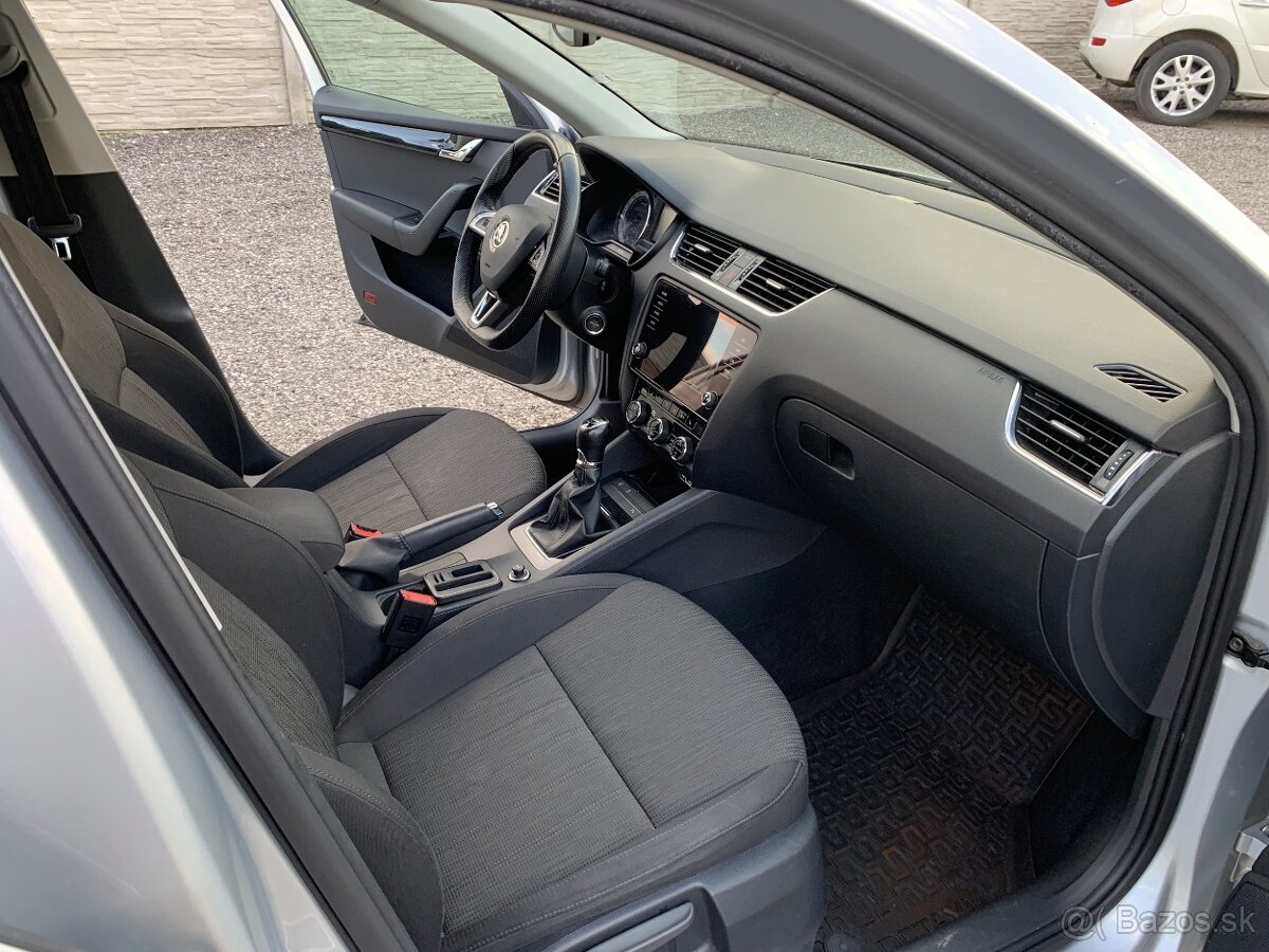 ŠKODA OCTAVIA COMBI 1.6 TDI 115K STYLE SR - 10