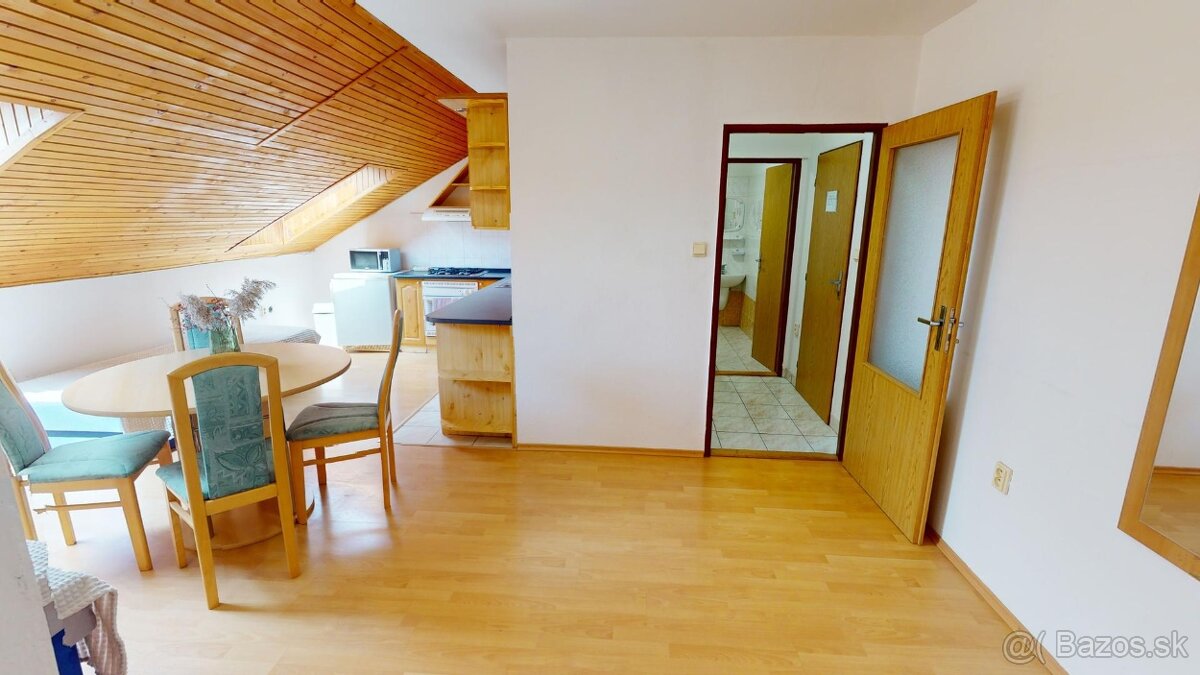 REZERVOVANE -OILKA: NA PRENÁJOM VEĽKOMETRÁŽNY 2-IZBOVÝ BYT - 10