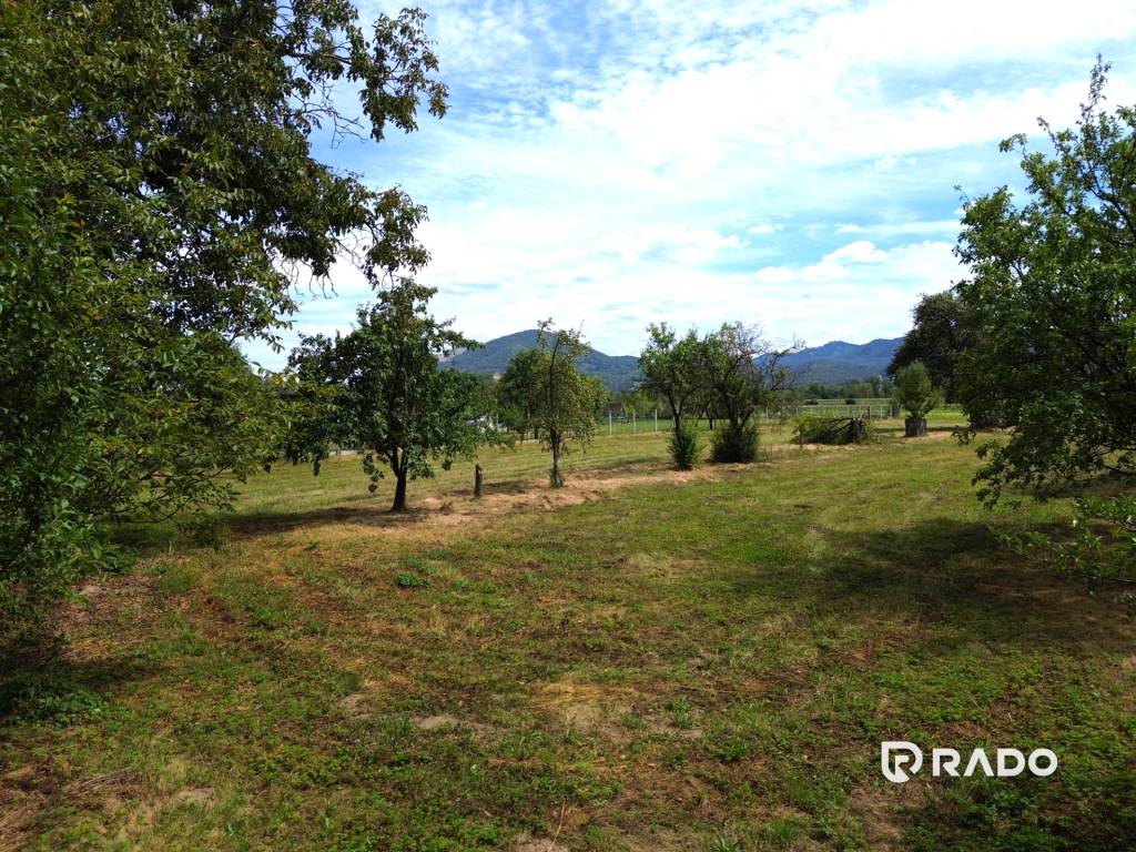 RADO | Obrovský slnečný rovinatý stavebný pozemok - Pruské - - 10