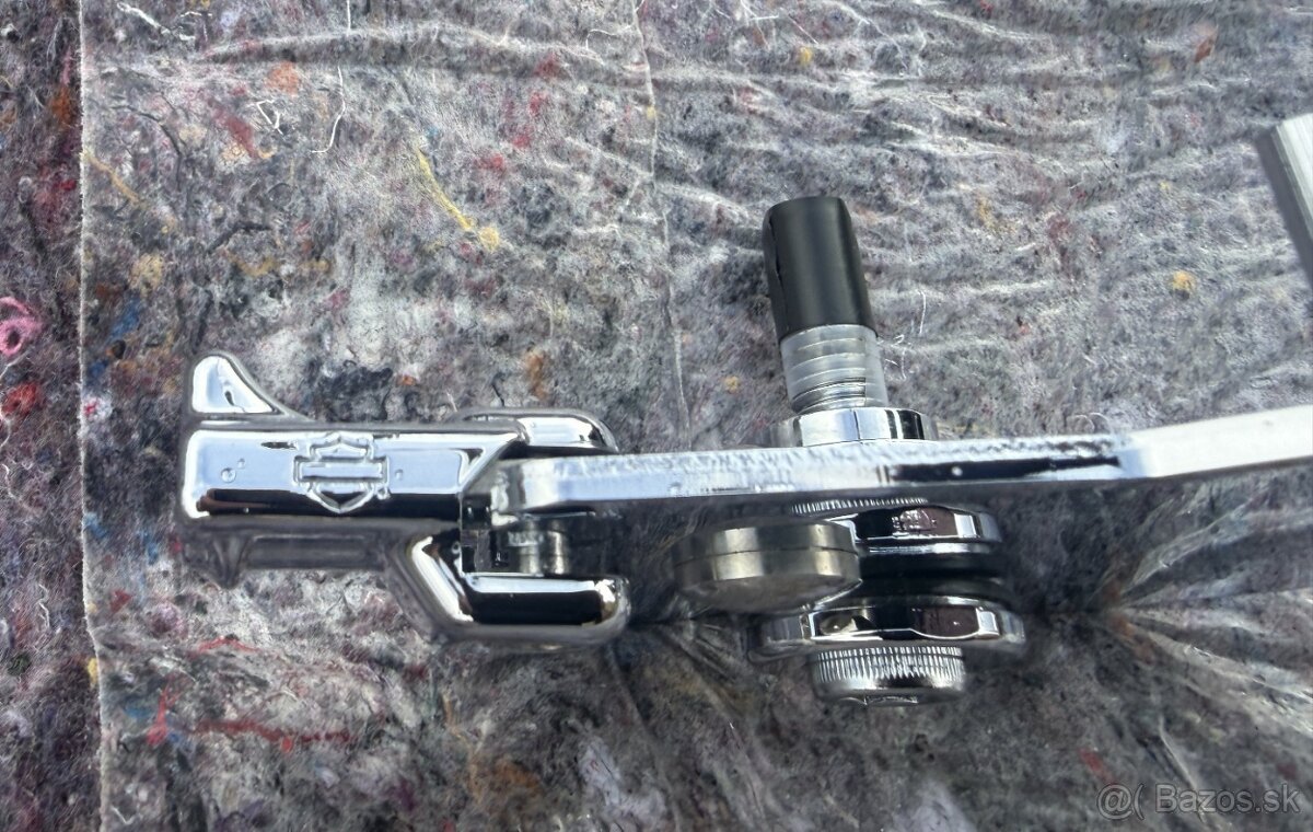 HARLEY DAVIDSON® BREAKOUT M8 SISSYBAR - 10